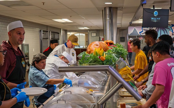 Commander Navy Region Southwest Serves Sailors on Thanksgiving