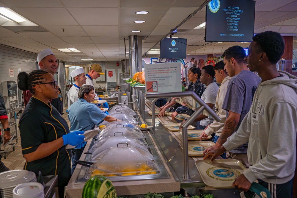 Commander Navy Region Southwest Serves Sailors on Thanksgiving