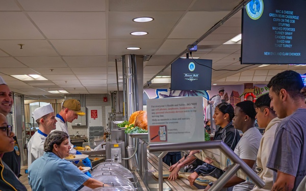 Commander Navy Region Southwest Serves Sailors on Thanksgiving