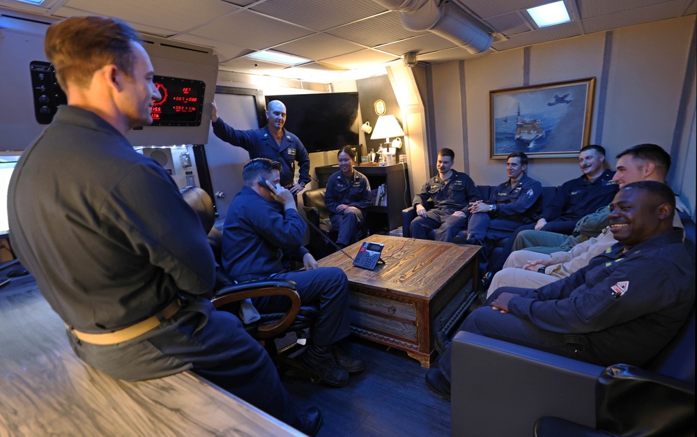 USS Roosevelt (DDG 80) Receives VCNO Thanksgiving Call