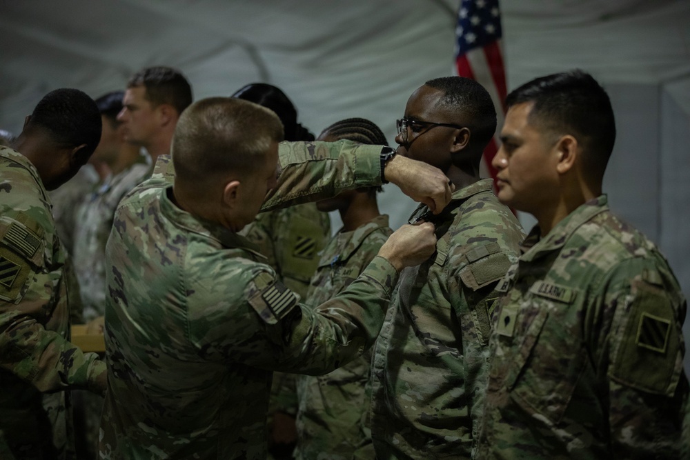 3rd ID Commanding General presents awards for 2025 Thanksgiving day service