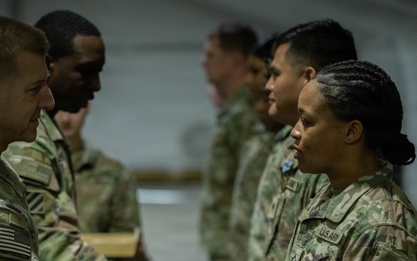 3rd ID commanding general presents awards for 2025 Thanksgiving day service