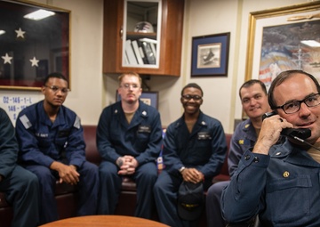 USS Mitscher (DDG 57) CO speaks on phone with U.S. Navy CNO