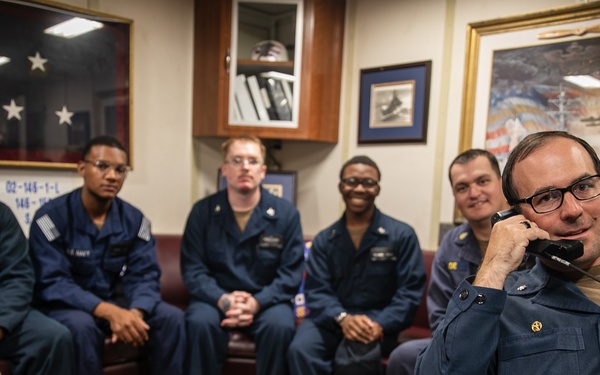 USS Mitscher (DDG 57) CO speaks on phone with U.S. Navy CNO