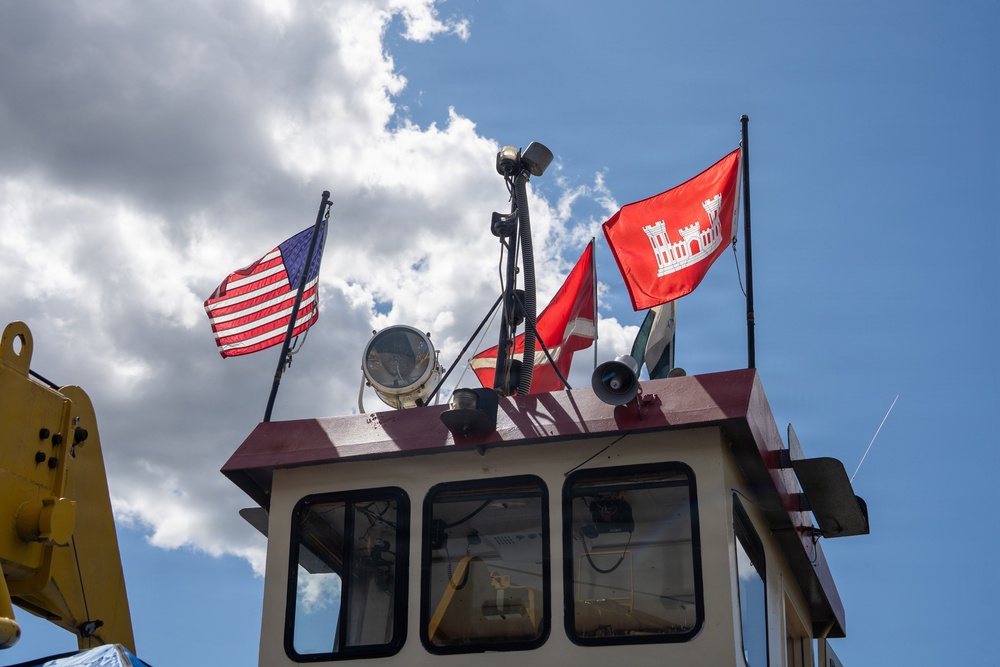 Louisville District Dive Team makes a splash at McAlpine Locks and Dam