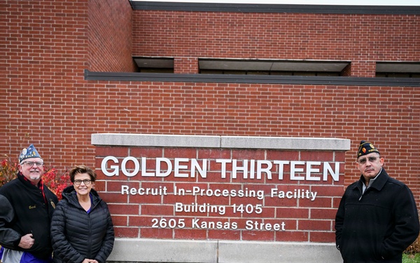 American Legion National President Serves Sailors for Thanksgiving