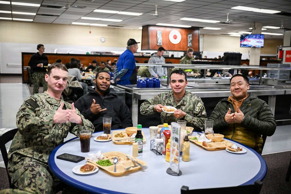 American Legion National President Serves Sailors for Thanksgiving