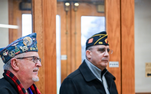 American Legion National President Serves Sailors for Thanksgiving