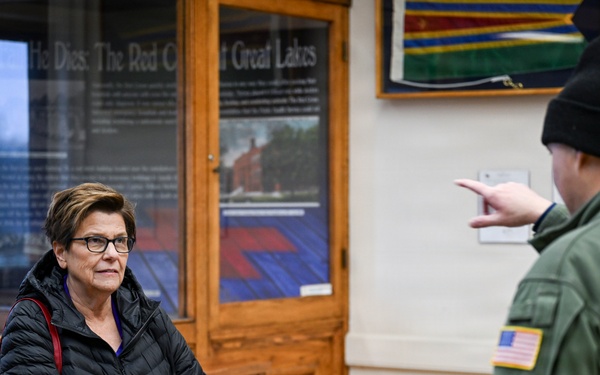 American Legion National President Serves Sailors for Thanksgiving