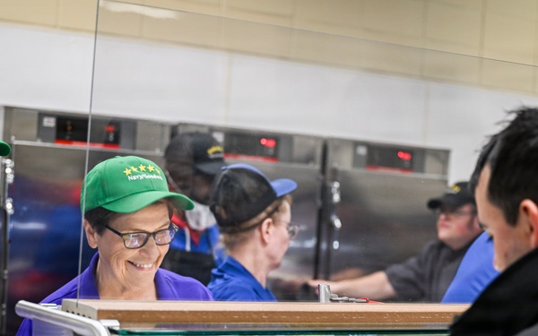 American Legion National President Serves Sailors for Thanksgiving