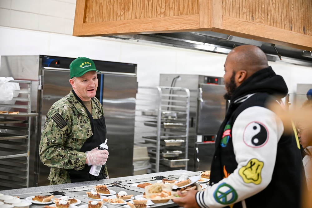 American Legion National President Serves Sailors for Thanksgiving