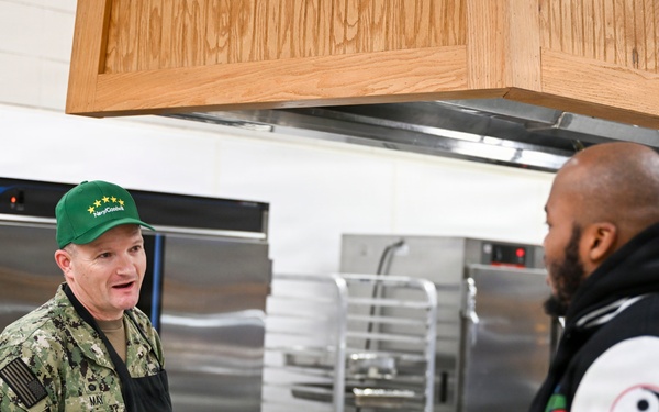 American Legion National President Serves Sailors for Thanksgiving