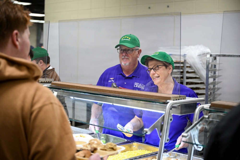 American Legion National President Serves Sailors for Thanksgiving