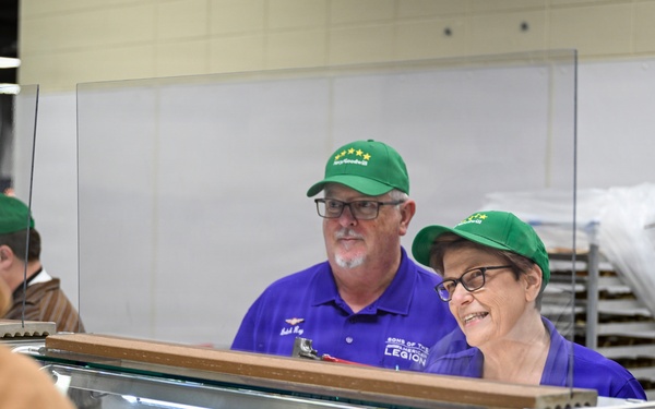 American Legion National President Serves Sailors for Thanksgiving
