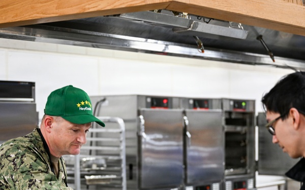 American Legion National President Serves Sailors for Thanksgiving