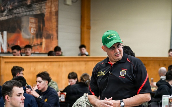 American Legion National President Serves Sailors for Thanksgiving