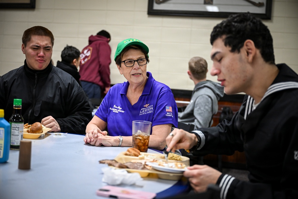 American Legion National President Serves Sailors for Thanksgiving