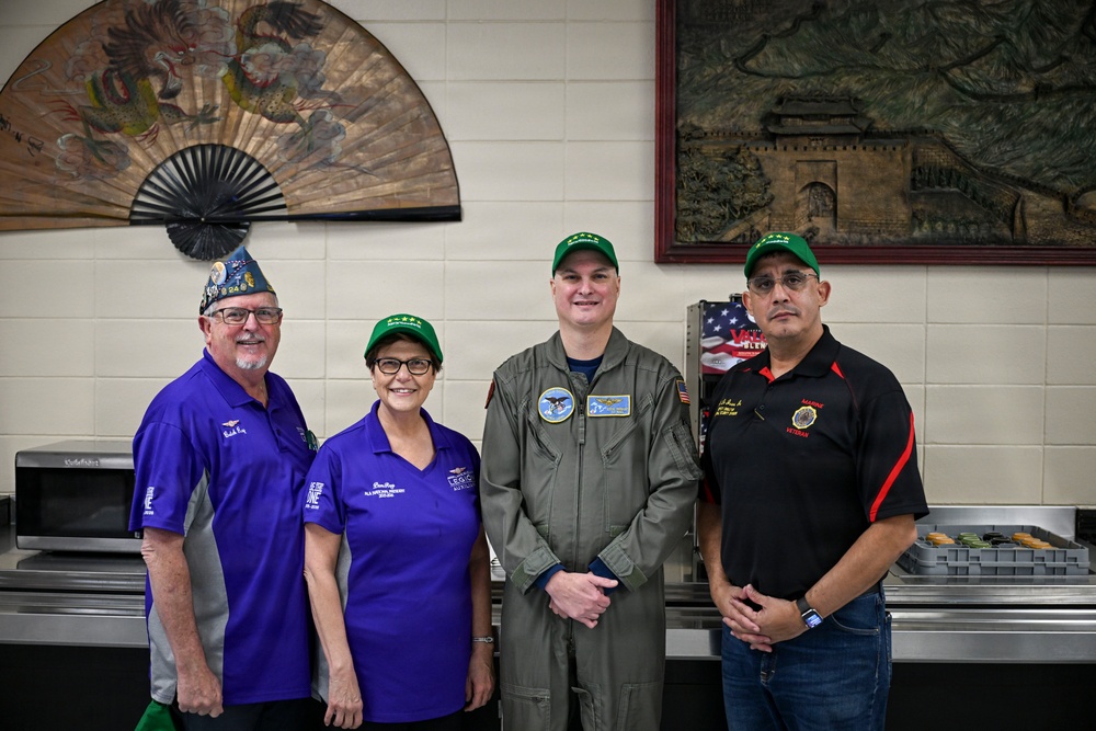 American Legion National President Serves Sailors for Thanksgiving