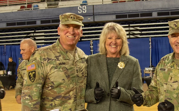 Leaders Serve Thanksgiving Dinner