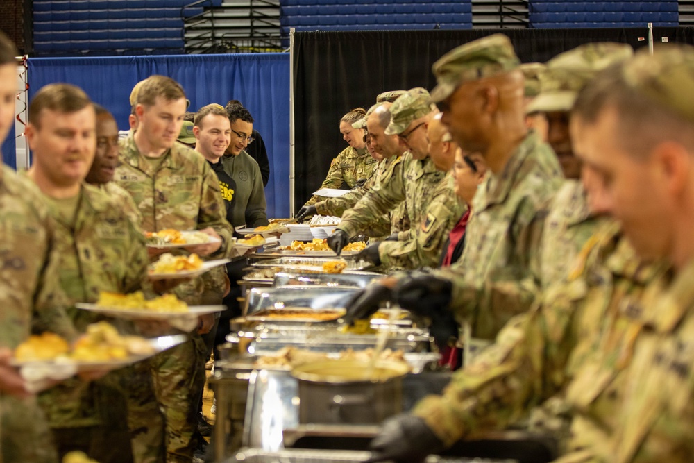 Leaders Serve Thanksgiving Dinner