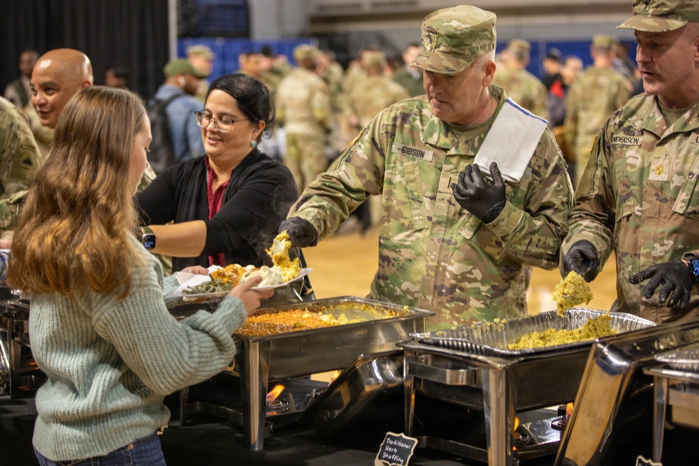 Leaders Serve Thanksgiving Dinner