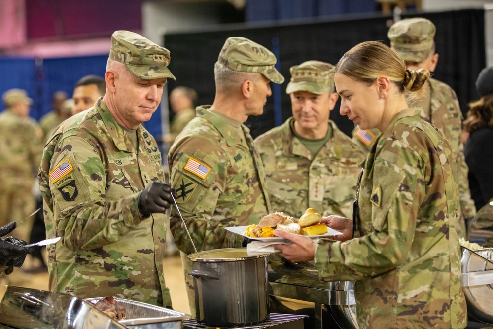 Leaders Serve Thanksgiving Dinner