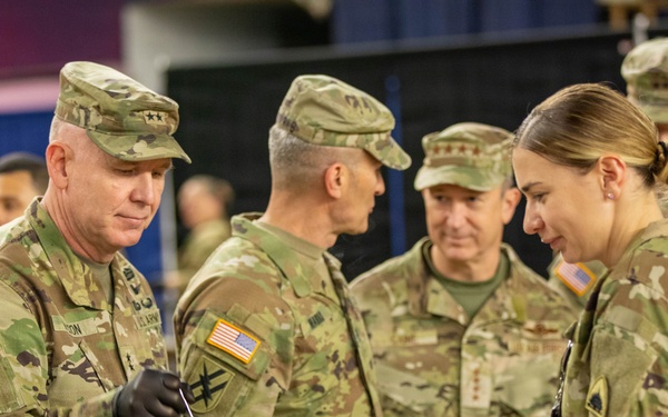 Leaders Serve Thanksgiving Dinner