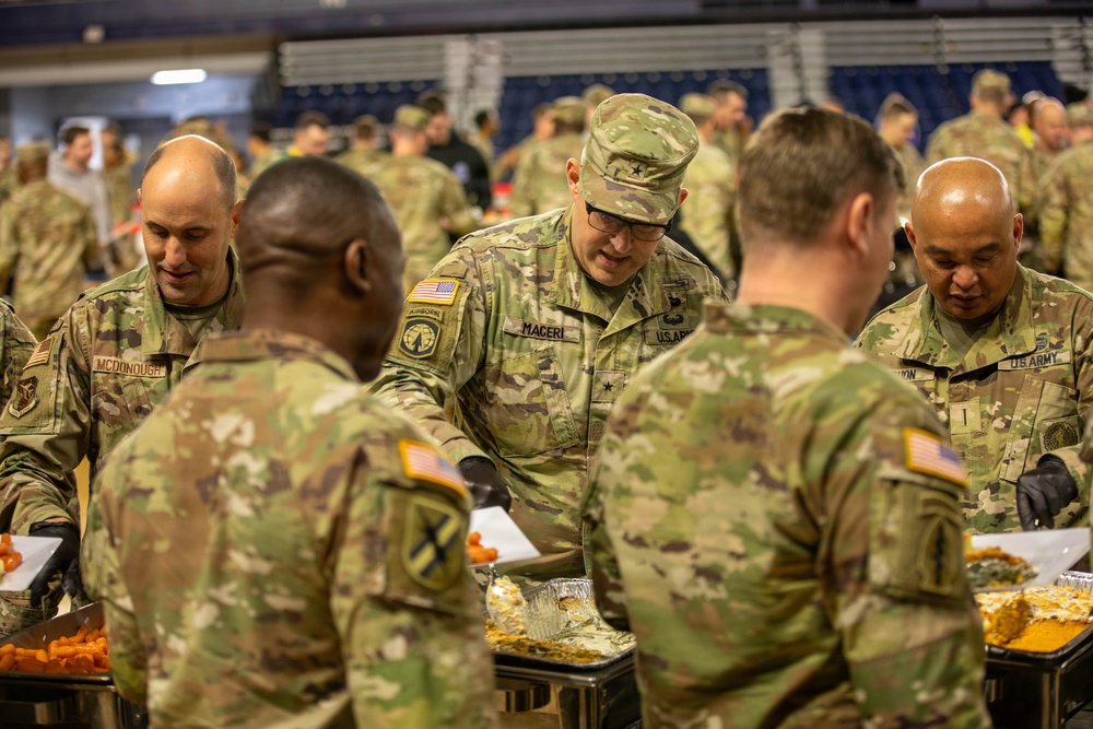 Leaders Serve Thanksgiving Dinner