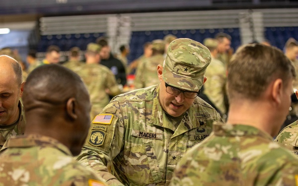 Leaders Serve Thanksgiving Dinner