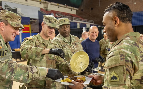 Leaders Serve Thanksgiving Dinner