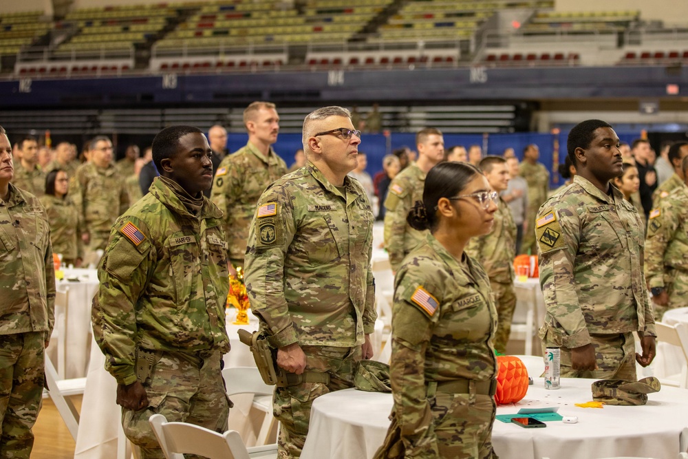 Leaders Serve Thanksgiving Dinner