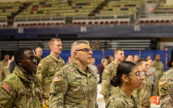 Leaders Serve Thanksgiving Dinner