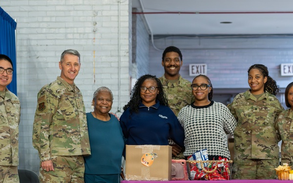 Guard Bureau Chief thanks JTF - DC Family Readiness and services