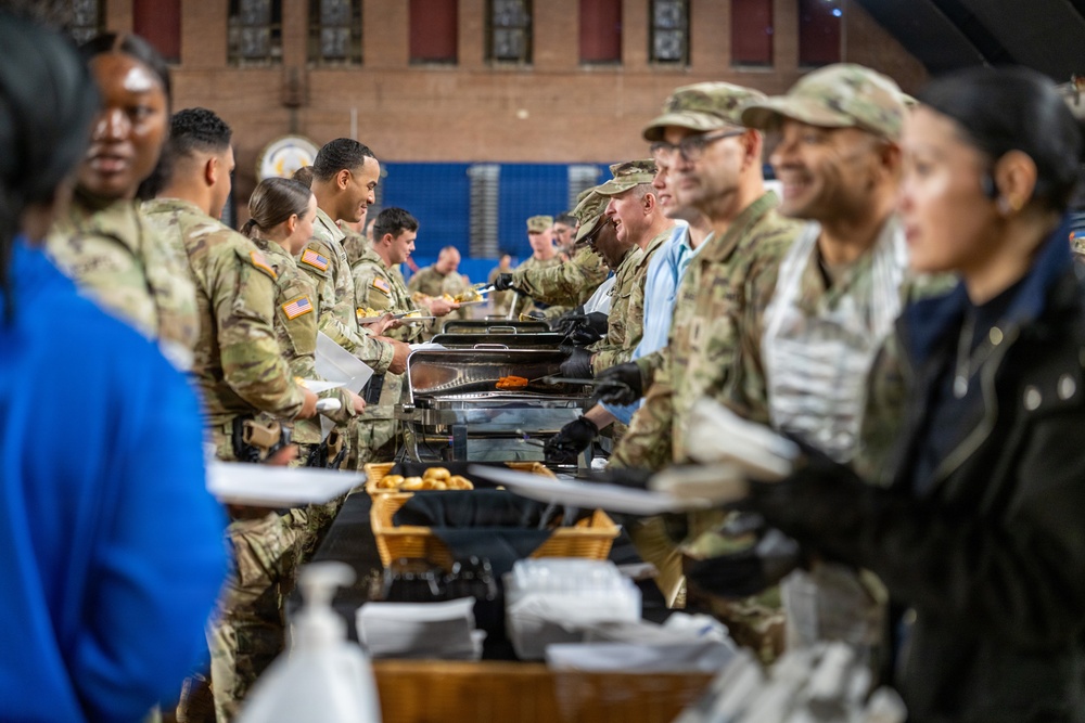 Guardsmen Share Thanksgiving Meal While Supporting D.C. Safe and Beautiful Mission