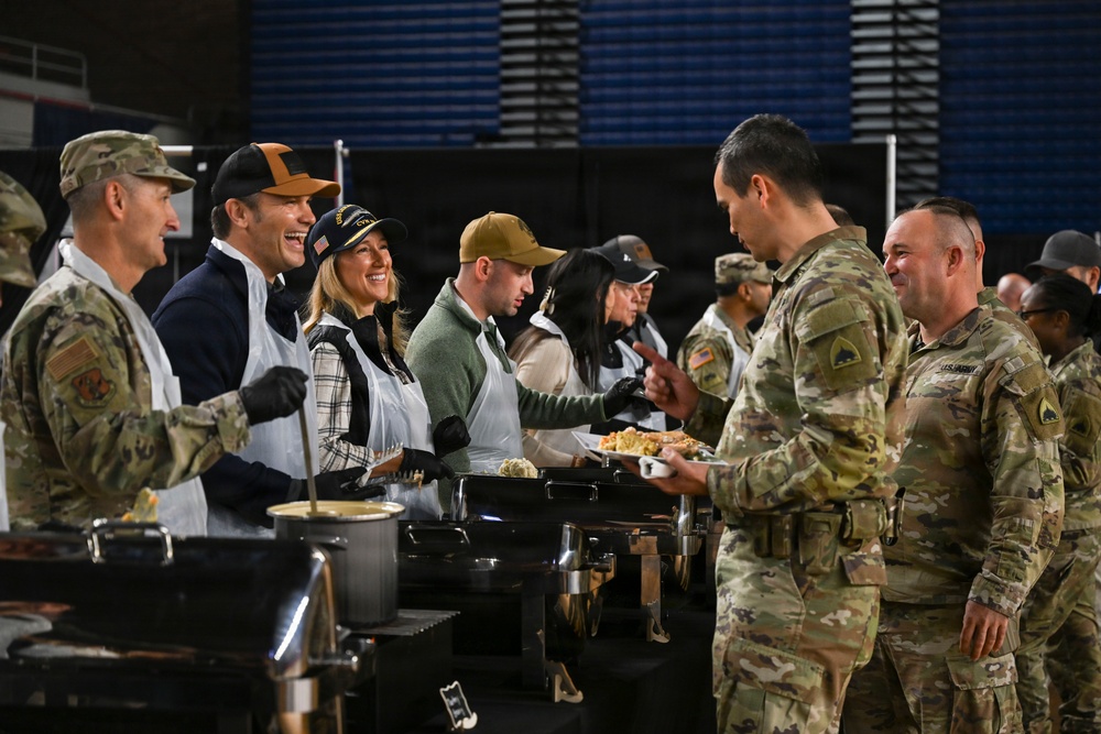 Secretary of War Serves National Guardsmen a Thanksgiving Meal