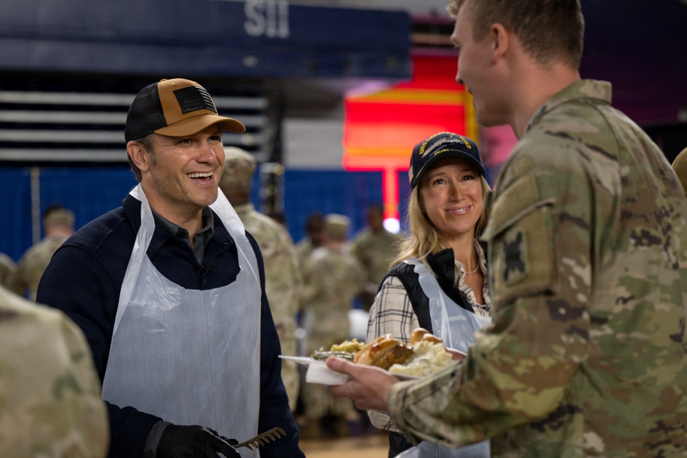 Secretary of War Serves National Guardsmen a Thanksgiving Meal