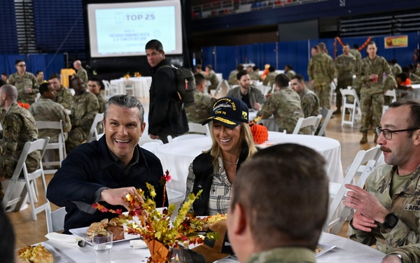 Secretary of War Serves National Guardsmen a Thanksgiving Meal