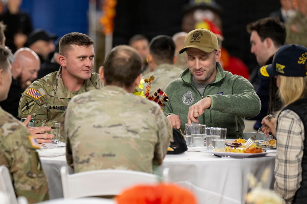 Secretary of War Serves National Guardsmen a Thanksgiving Meal