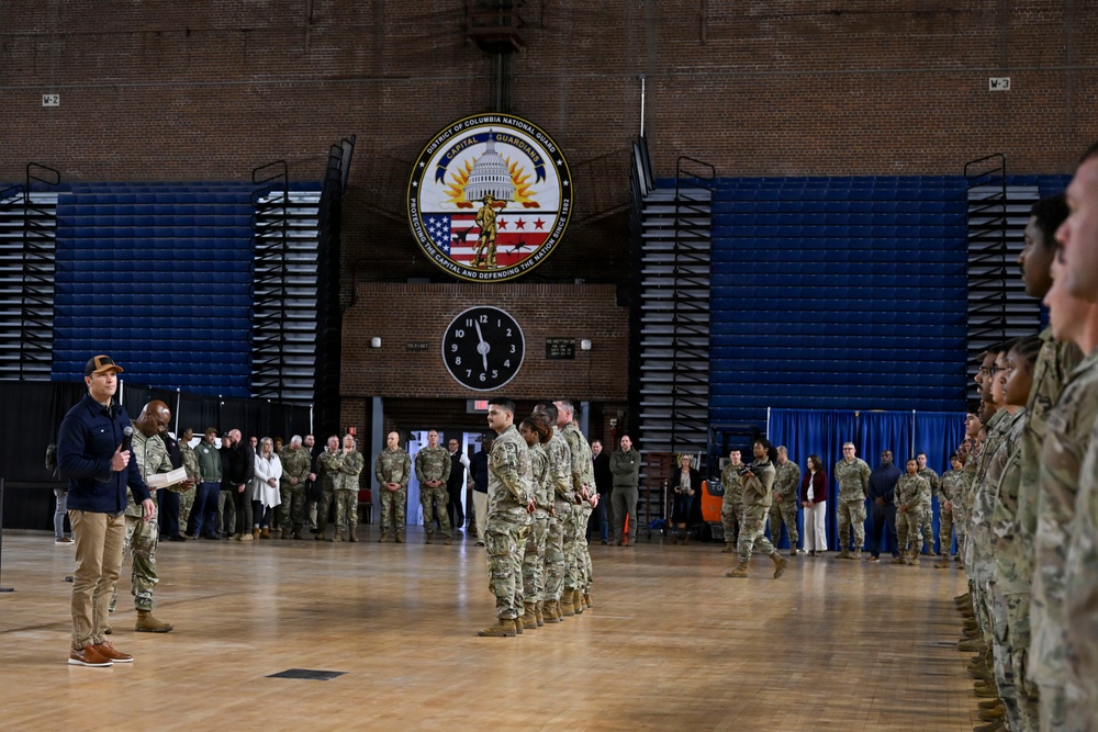 Secretary of War Serves National Guardsmen a Thanksgiving Meal