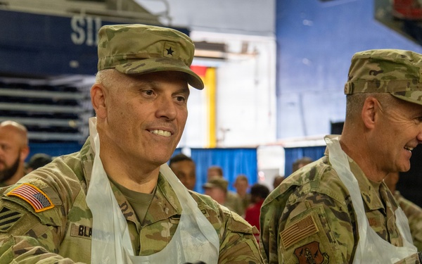 Senior leaders serve Thanksgiving for servicemembers