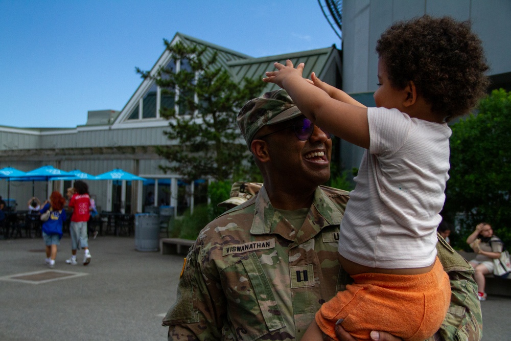 U.S. Army Reserve Soldiers Visit Bronx Zoo
