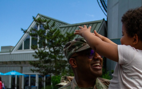 U.S. Army Reserve Soldiers Visit Bronx Zoo