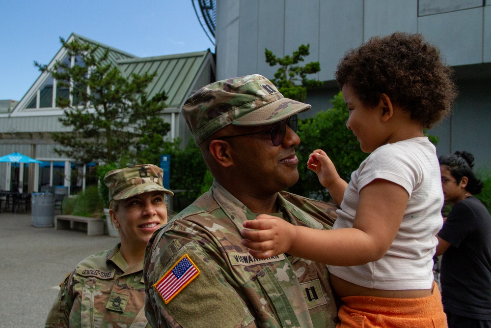 U.S. Army Reserve Soldiers Visit Bronx Zoo