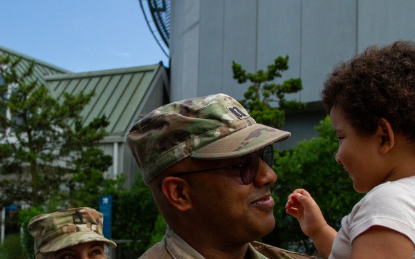 U.S. Army Reserve Soldiers Visit Bronx Zoo