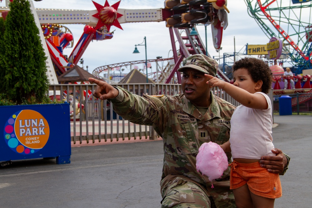 U.S. Army Reserve Soldiers Visit The Bronx Zoo
