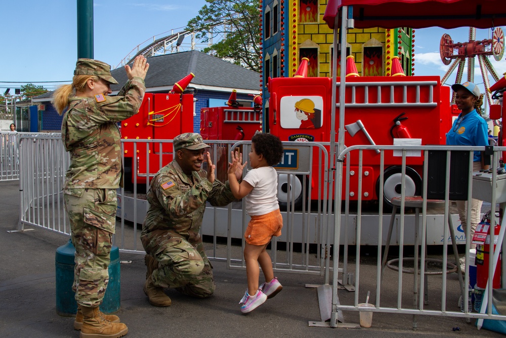 U.S. Army Reserve Soldiers Visit The Bronx Zoo