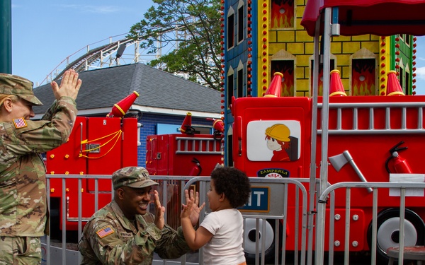 U.S. Army Reserve Soldiers Visit The Bronx Zoo