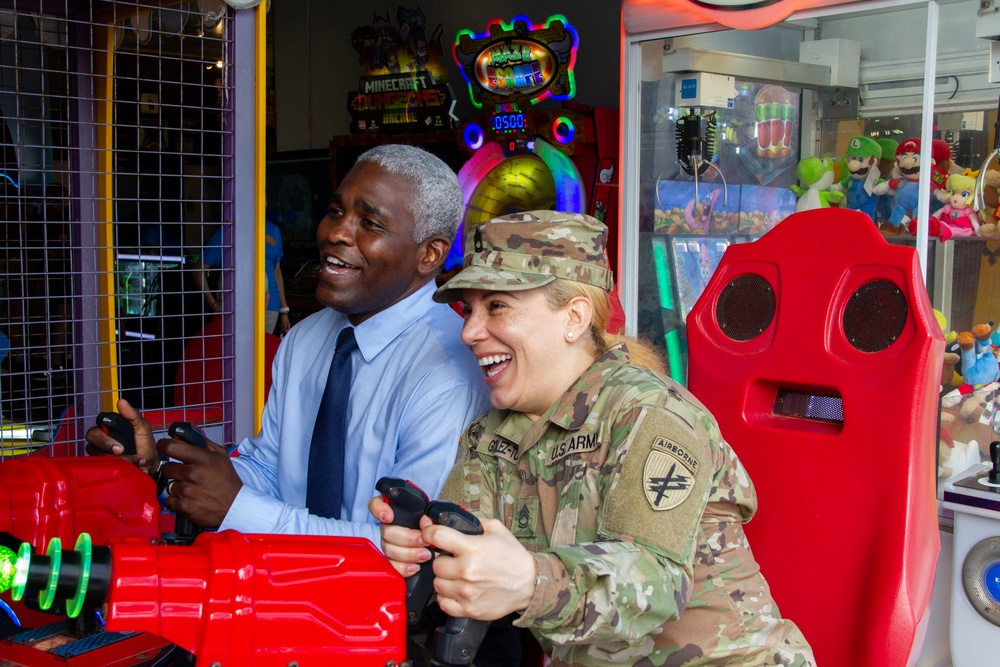 U.S. Army Reserve Soldiers Visit The Bronx Zoo