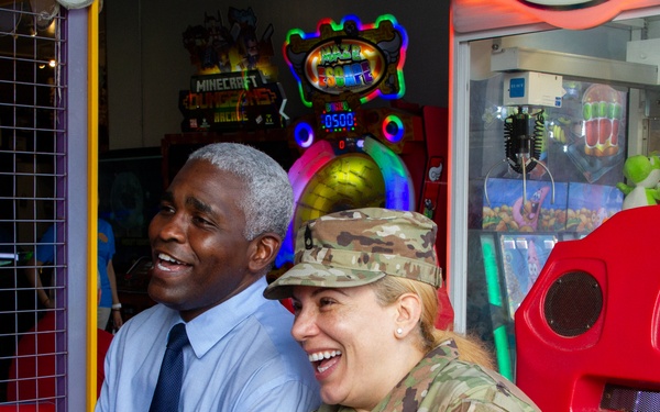 U.S. Army Reserve Soldiers Visit The Bronx Zoo