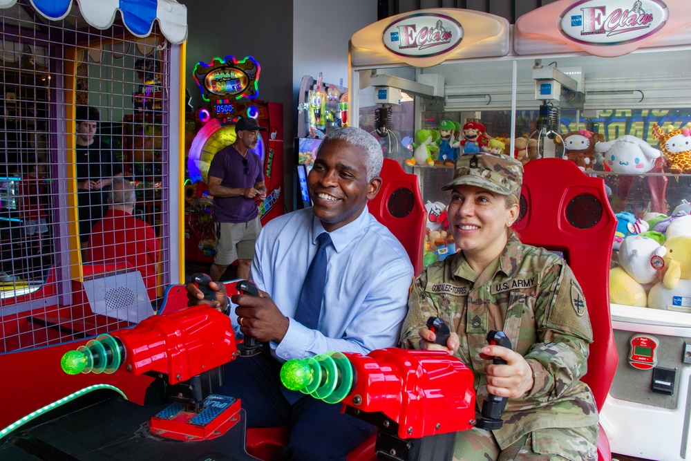 U.S. Army Reserve Soldiers Visit The Bronx Zoo